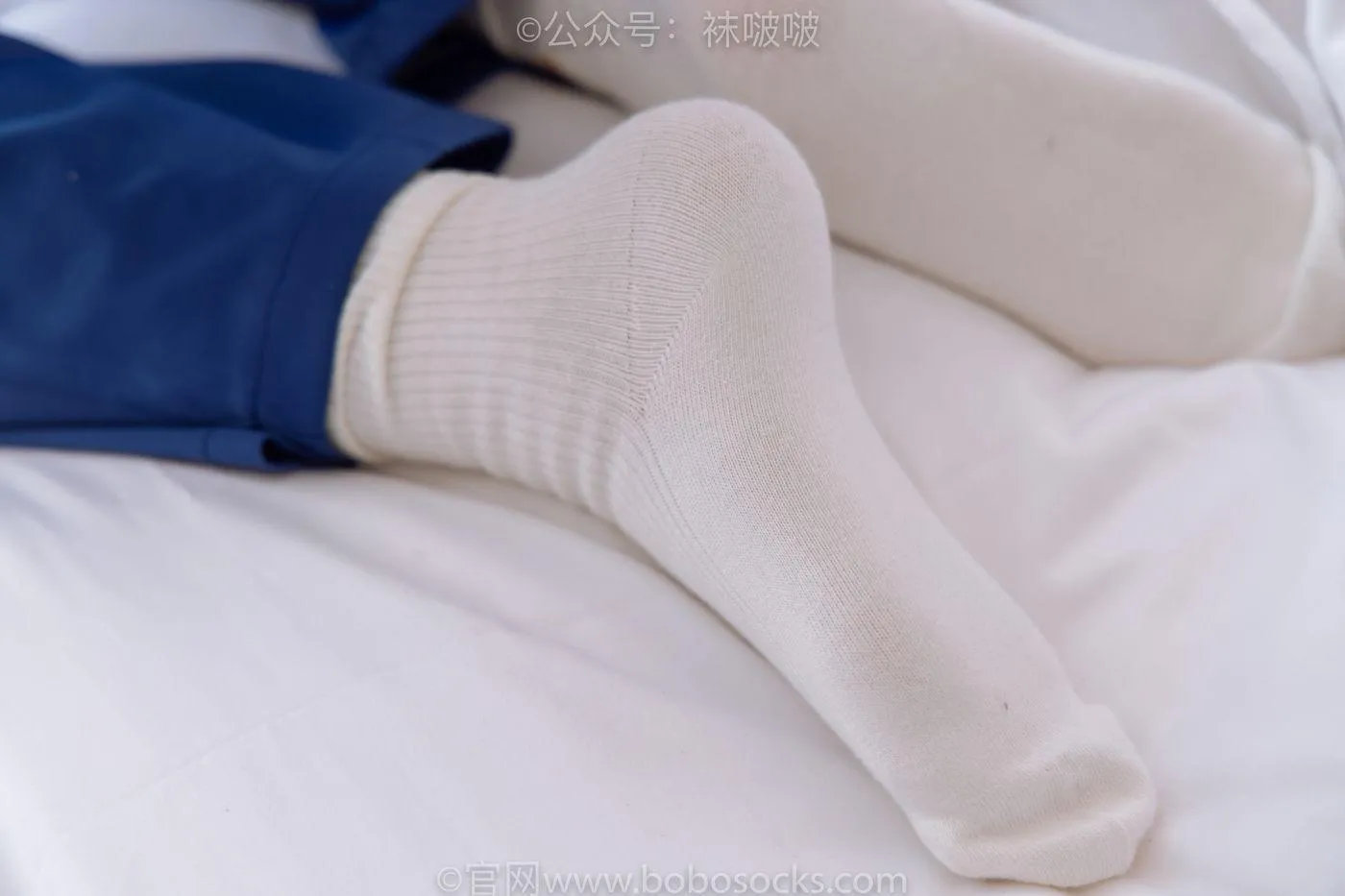 [BoBoSocks袜啵啵]NO.042 砂糖-校服、板鞋、白棉袜、油亮白丝 [139P]插图4